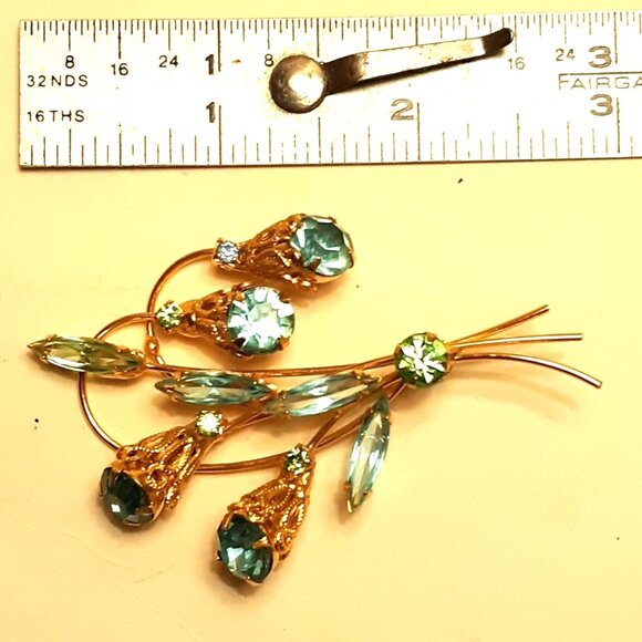 Vintage Gold Tone Floral Brooch Aqua Rhinestones & Enamel Detailing - Picture 7 of 7